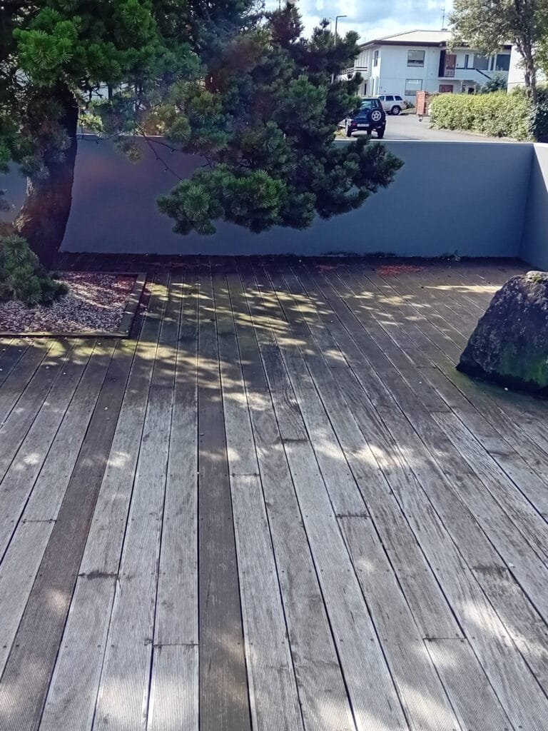 Pallur í Reykjavík fyrir háþrýstiþvott – dökkur og óhreinn