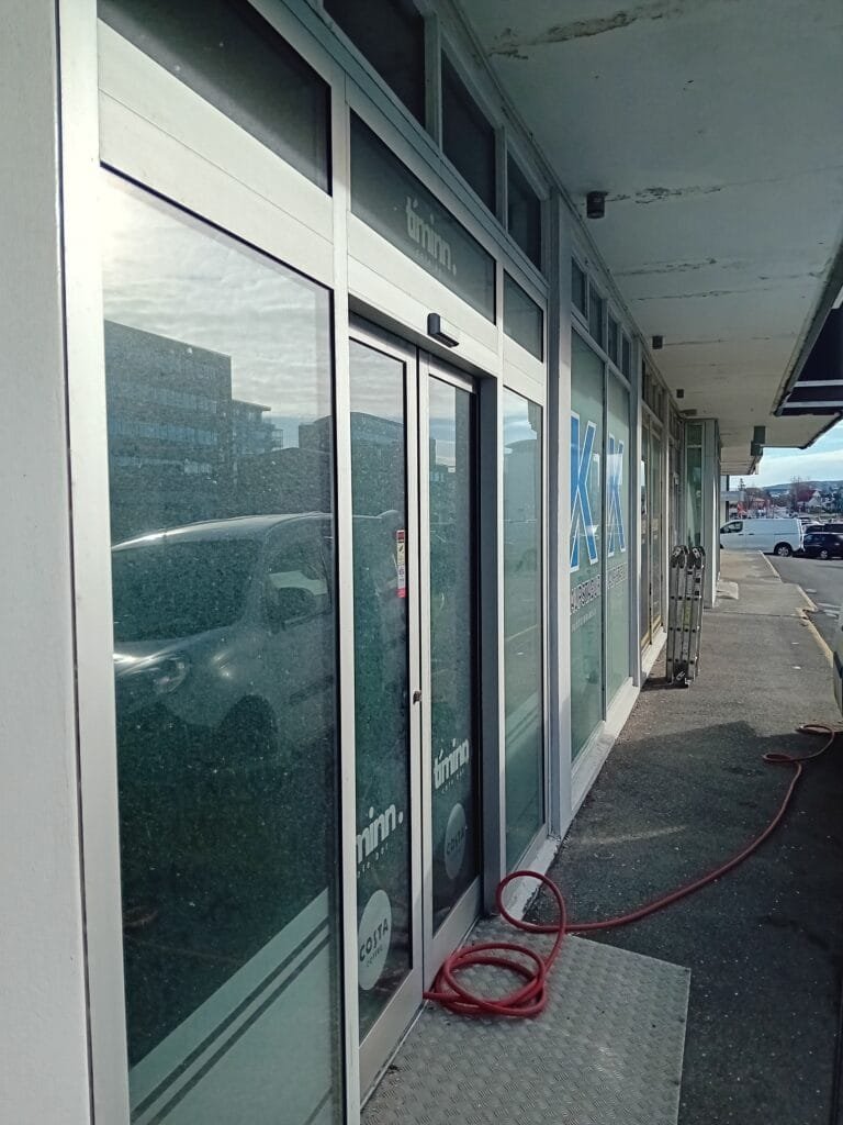 Gluggar á höfuðborgarsvæðinu fyrir gluggaþvott – rykugir og óhreinir