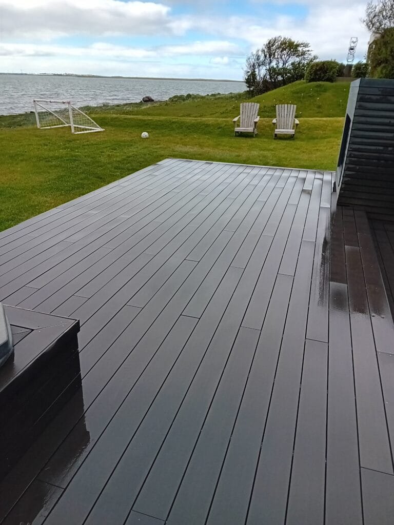 Pallur í Hafnarfirði eftir háþrýstiþvott – ljós og hreinn