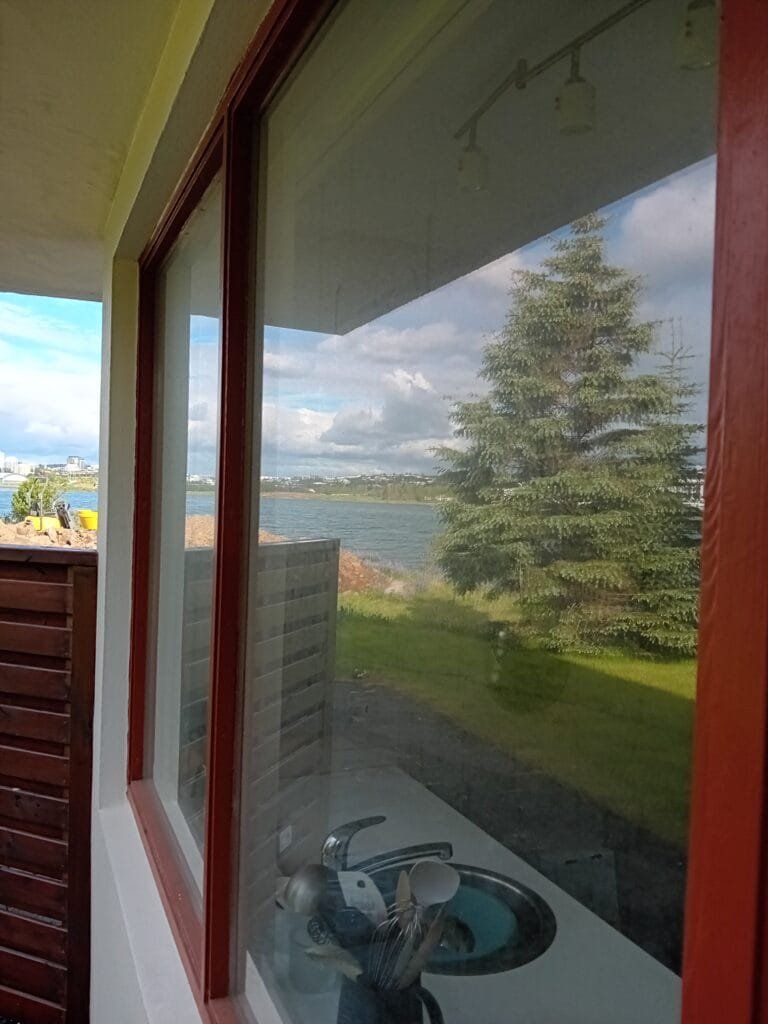 Gluggar í Kópavogi fyrir gluggaþvott – óhreinir og fitugir